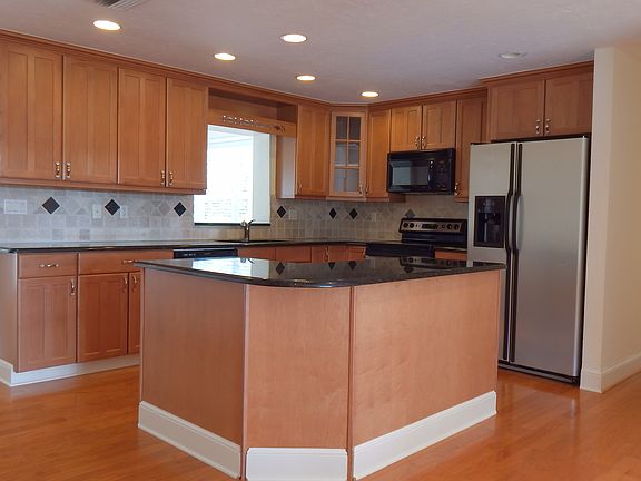 5th image of 12 Palmetto Dr