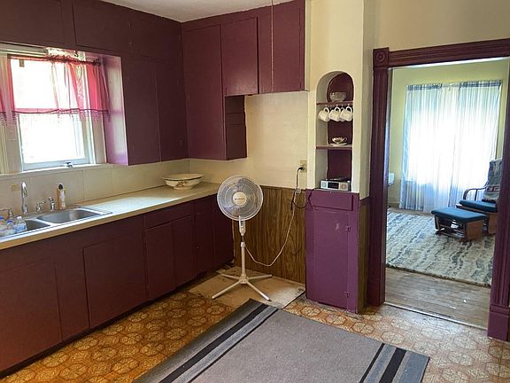 2nd image of 3743 NE 46th St