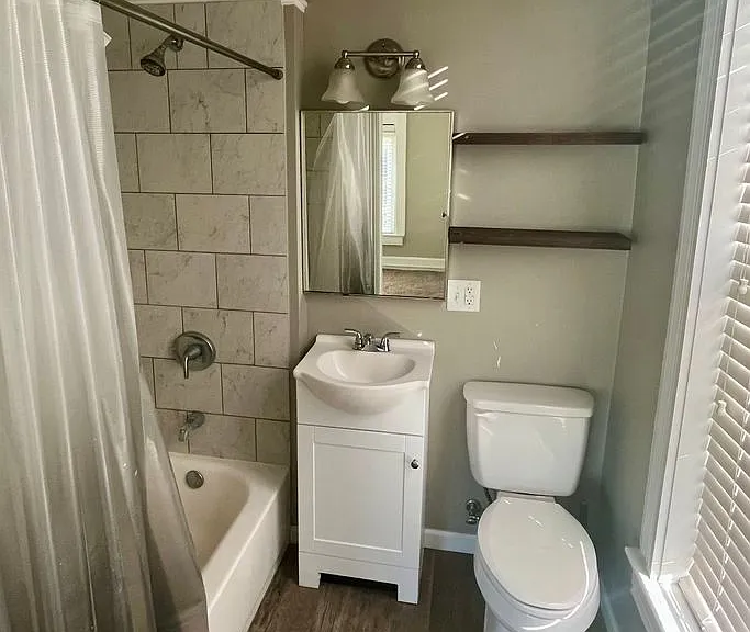 607 Henry St — Photo 4