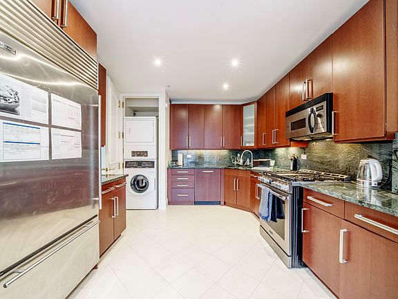 5th image of 351 E 51st St APT 12A