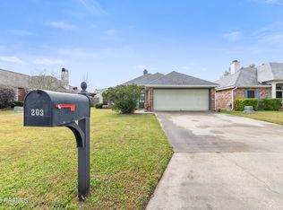 203 Pear Tree Cir, Broussard, LA 70518