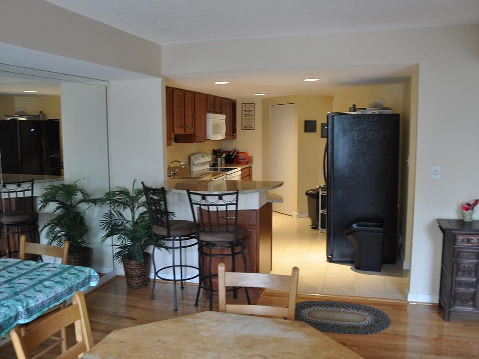 2nd image of 1099 22nd St NW APT 303