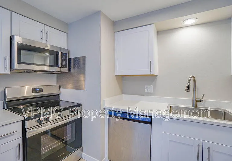 4420 Gibbons St #B — Photo 15