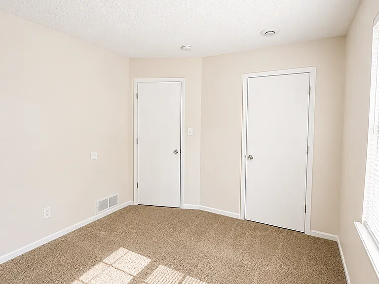 324 NE Cedar Ct — Photo 15
