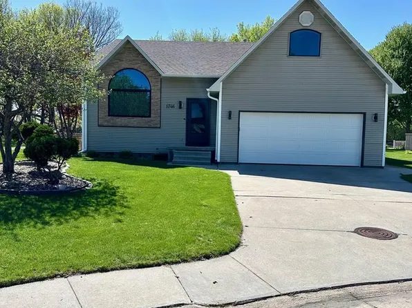 1746 Doreen St, Grand Island, NE 68803