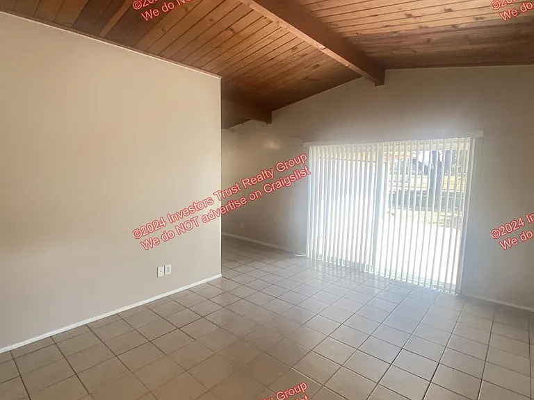 703 E Linfield St — Photo 4