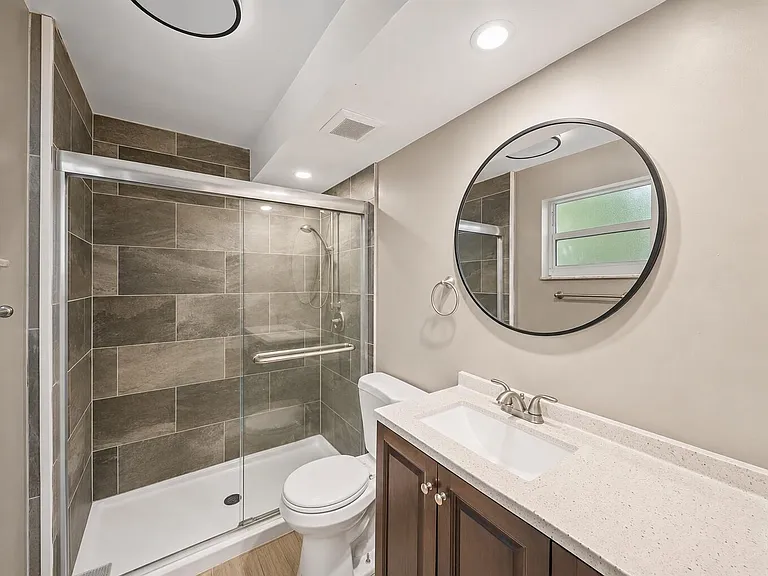 4528 SW 54th St #302-B — Photo 8