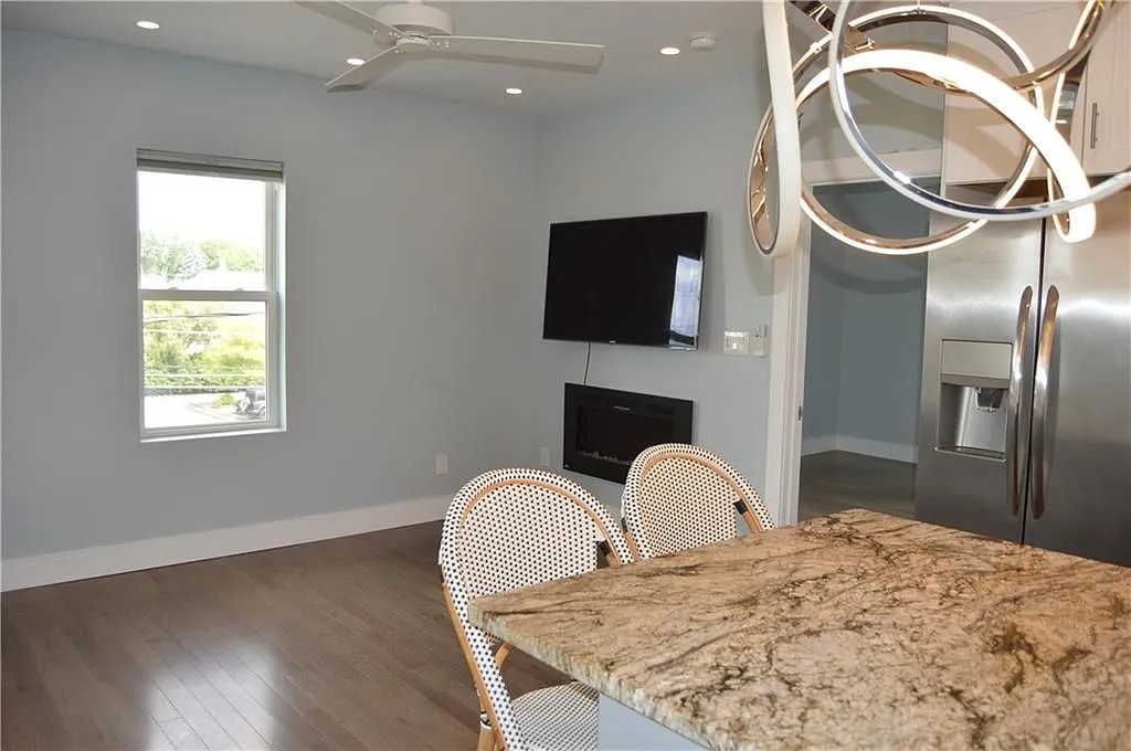 581 Central Ave — Photo 4