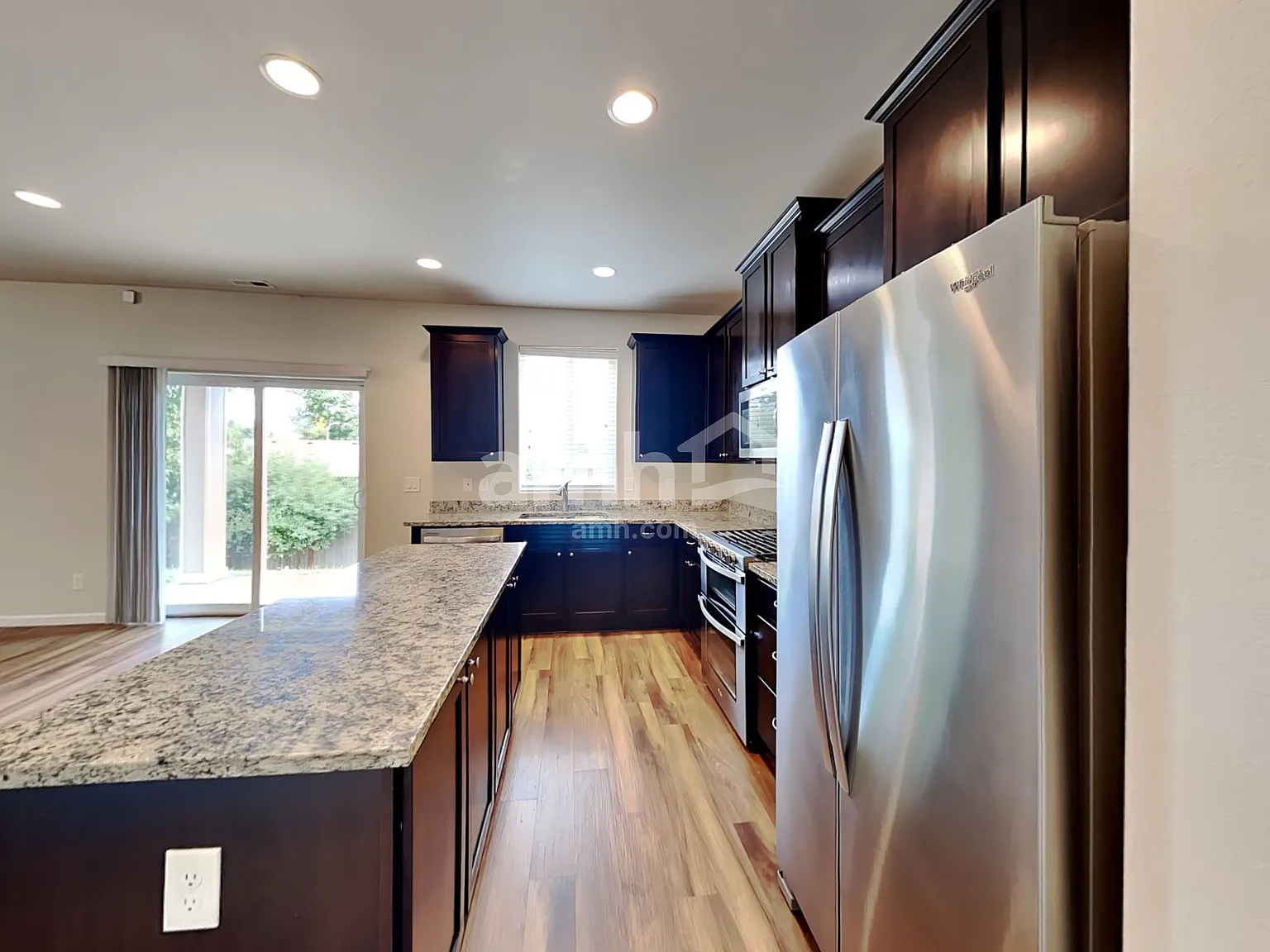 5 bed, 3.0 bath, 2592 sqft, $3,705 — Photo 4