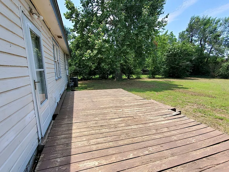 2601 S Glenn Ave — Photo 16