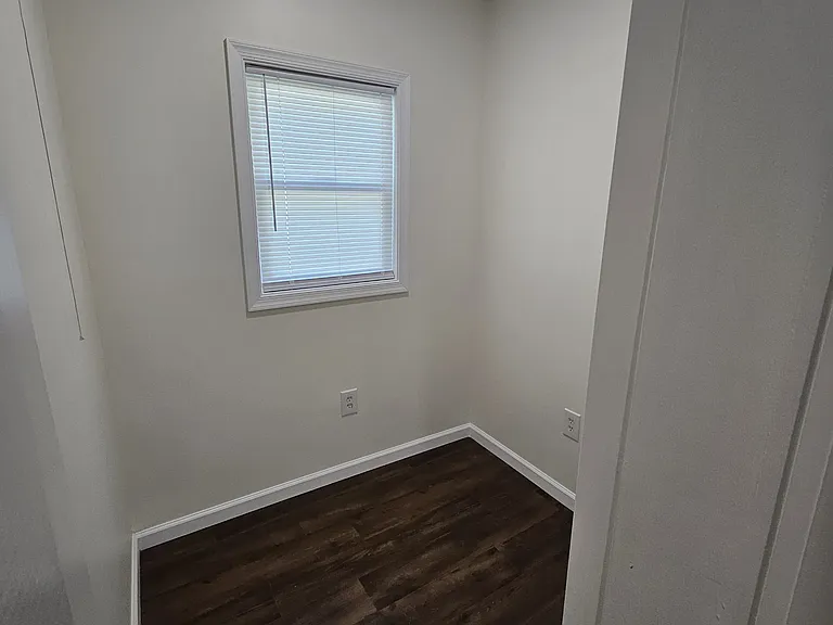 145 Quailwood Pkwy #12 — Photo 6