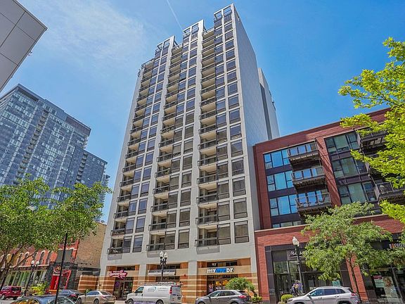 2nd image of 1212 N Wells St APT 1103