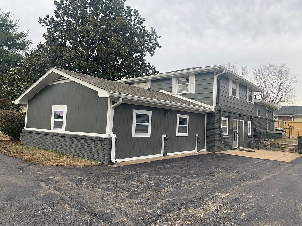 1st image of 904 Crownhill Dr