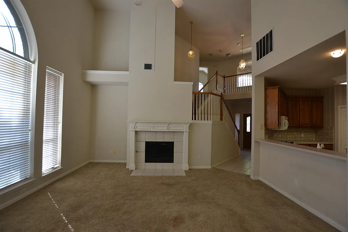 Building Photo - 3029 Golden Gate Dr