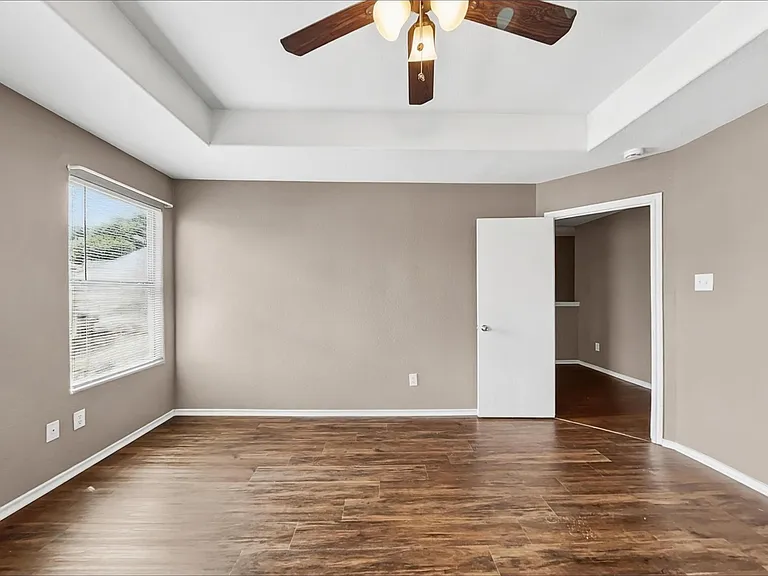 504 Leaf Cluster Ct E — Photo 10
