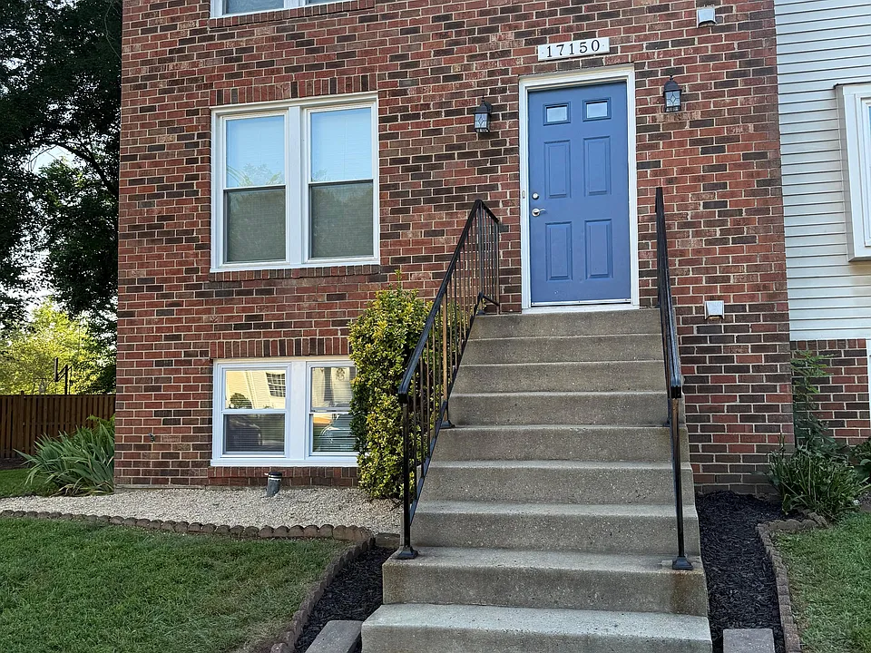 17150 Moss Side Ln