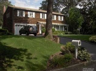 11 Woodview Dr, Nesconset, NY 11767