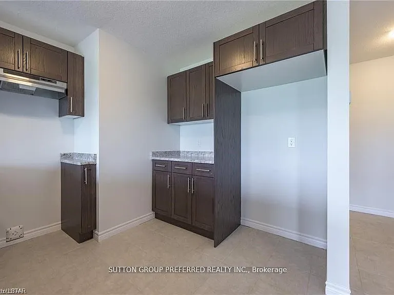 375 Kennington Way — Photo 10