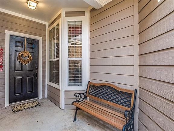 3rd image of 9937 Dryden Ln