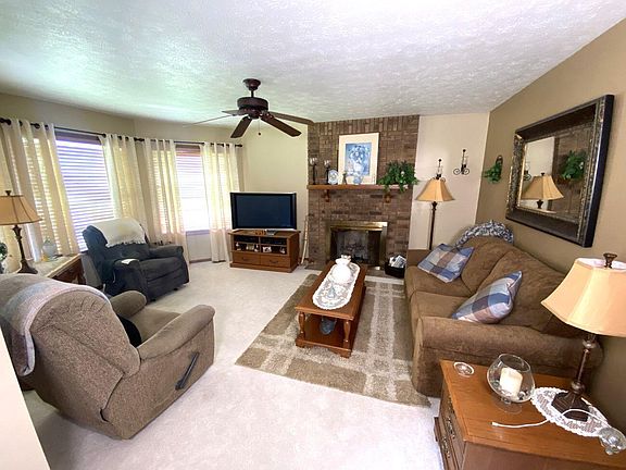 3rd image of 310 Woodview Dr