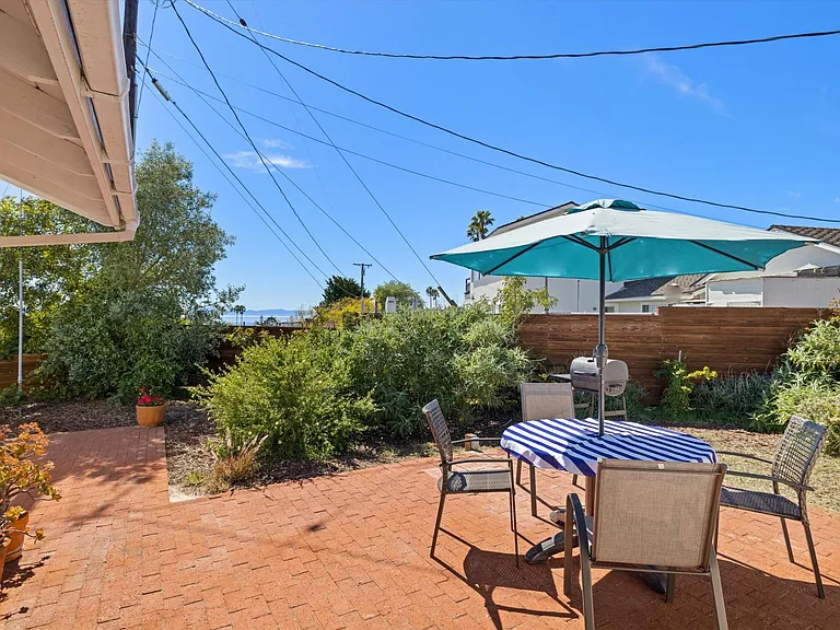 Entertaining/Dining Patio