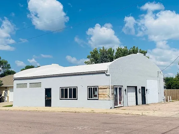 112 W 2nd Ave, Lennox, SD 57039