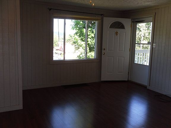 3rd image of 2057 Russell Ave