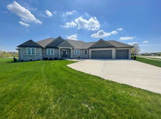 453 N Country Ln, Fond Du Lac, WI 54935