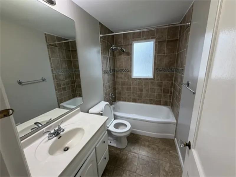 4 bed, 2.0 bath, $1,999 — Photo 4