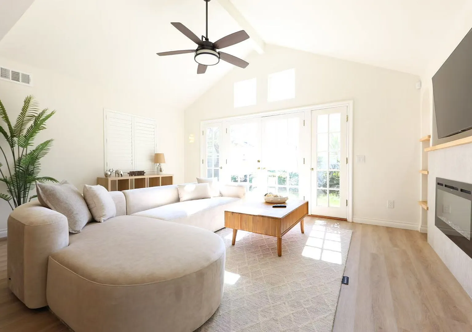3 bed, 1436 sqft, $9,900 — Photo 1