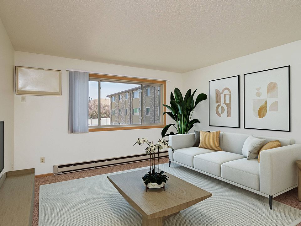 Fargo, ND Sargent Apartments | Living