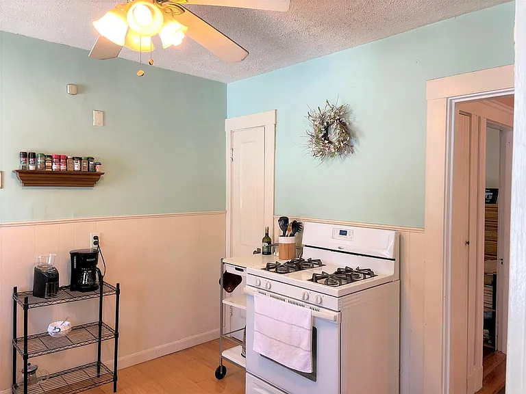 16 Hamilton St #2 — Photo 11