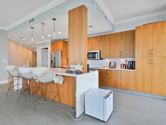 5th image of 1431 Riverplace Blvd #3405