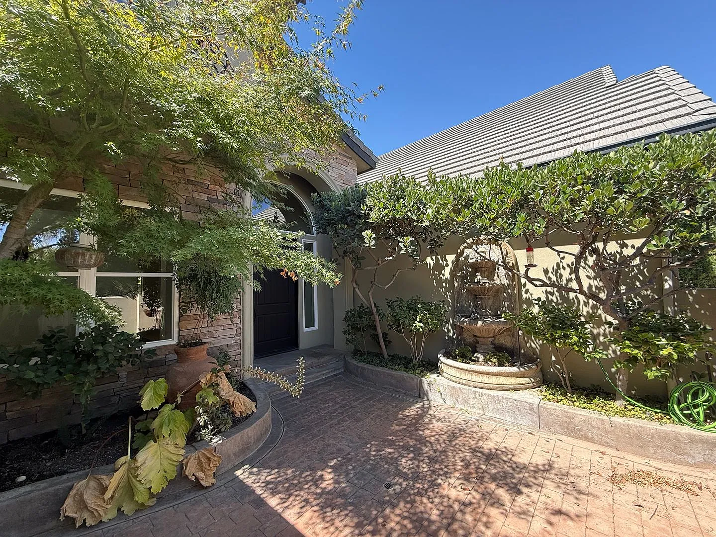 Stunning Seven Oaks Home! — Photo 3