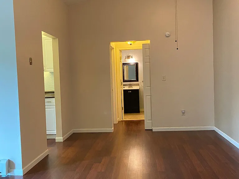 220 Main St #11 — Photo 7