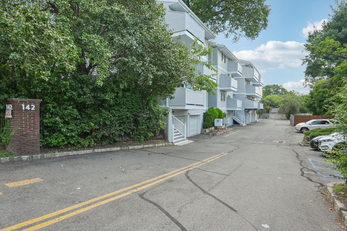 142-148 Main Ave-S2207-001.jpg