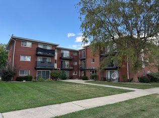 17622 Rosewood Dr #1E, Lansing, IL 60438