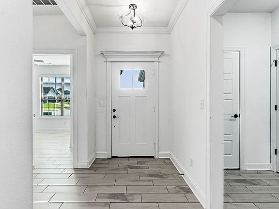 3rd image of 1301 Leslie St
