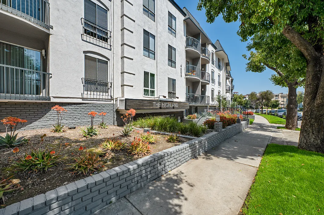 The Highland at Sherman Oaks — Photo 1