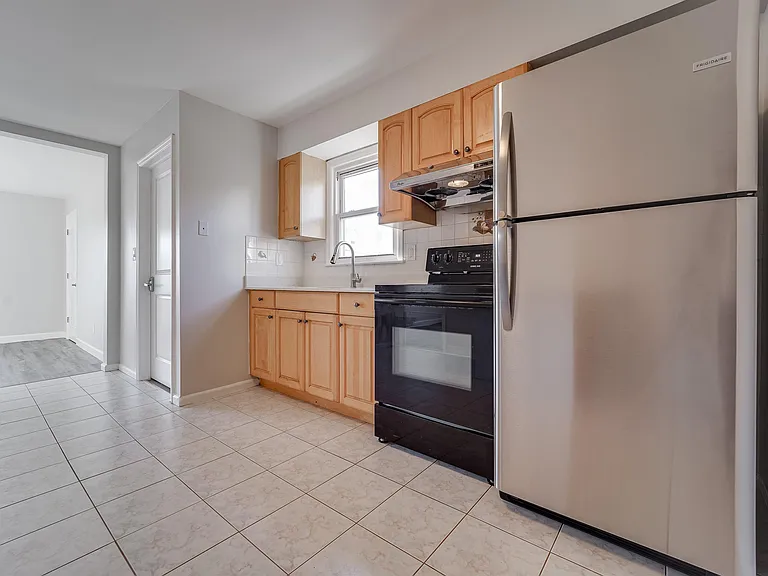79 Hoyt St #2 — Photo 6