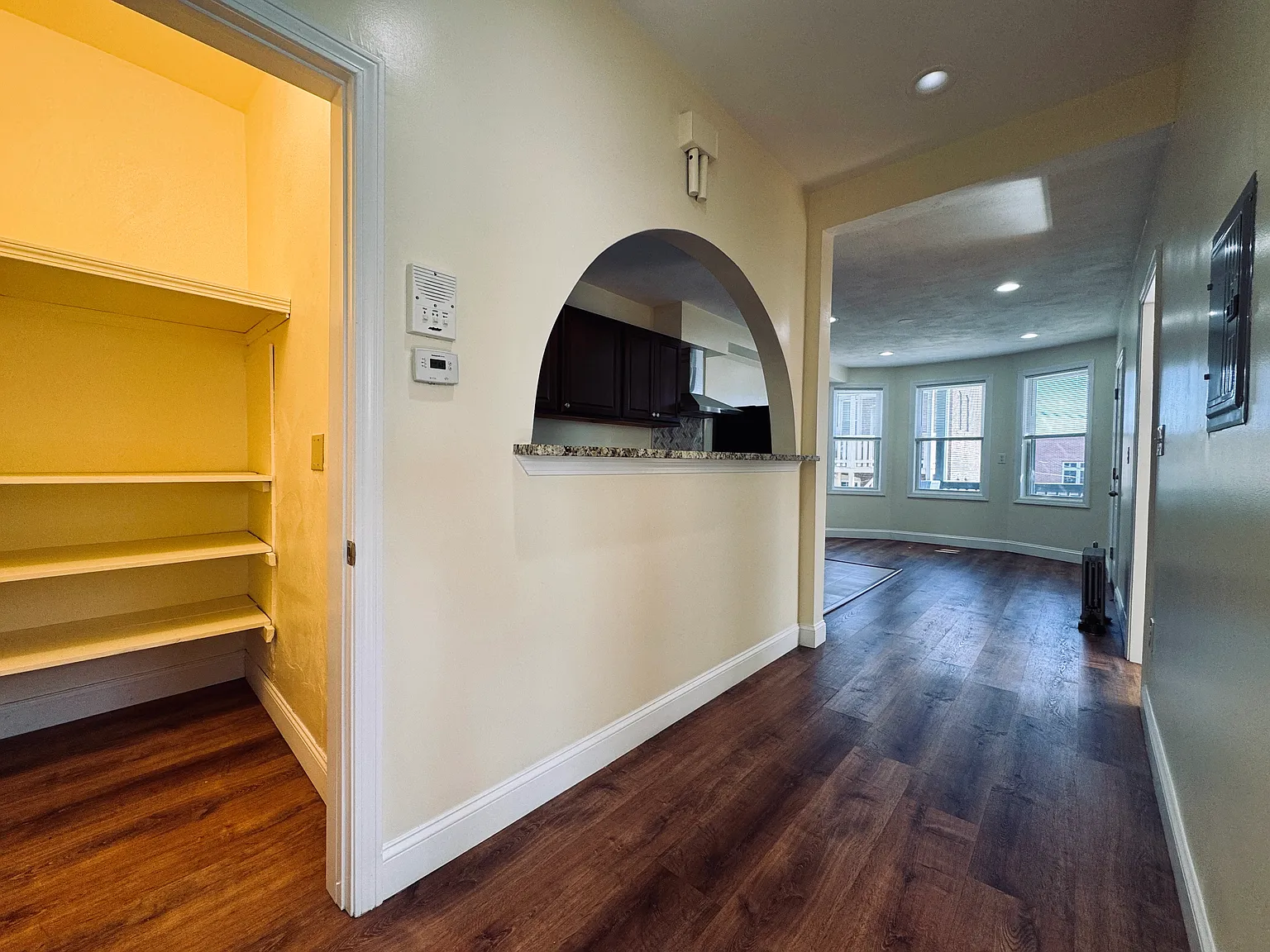 3 bed, 1150 sqft, $3,000 — Photo 4