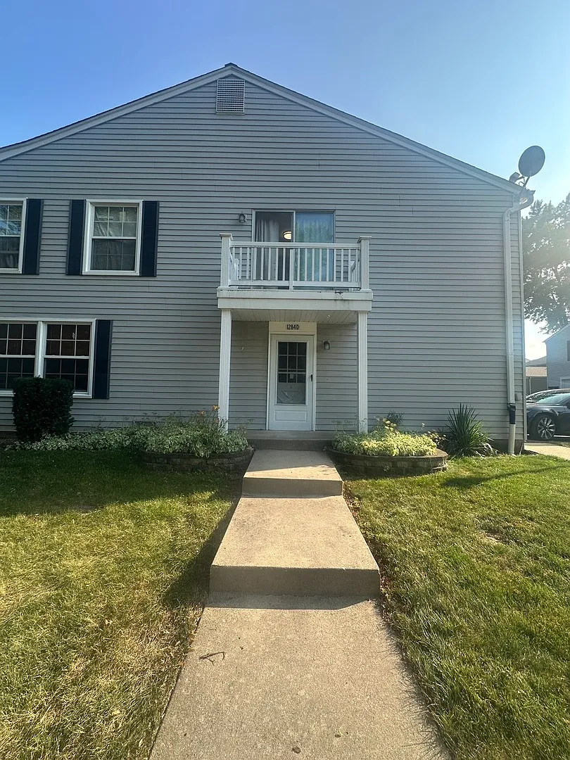 2 bed, 882 sqft, $1,900 — Photo 1