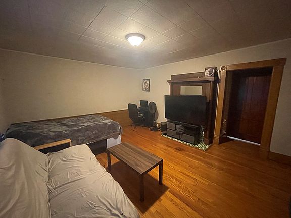 4th image of 429 Church St