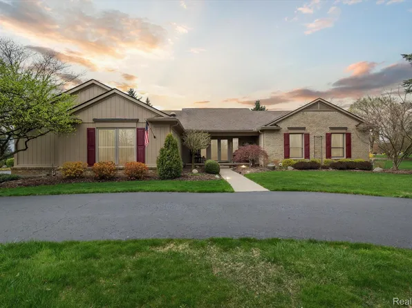 8281 Caribou Trl, Clarkston, MI 48348