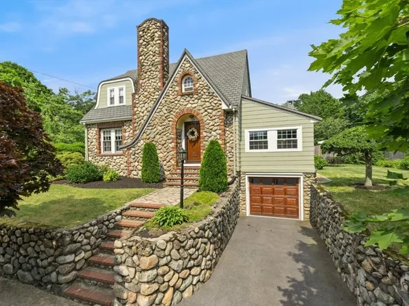 121 Waverly Ave, Melrose, MA 02176