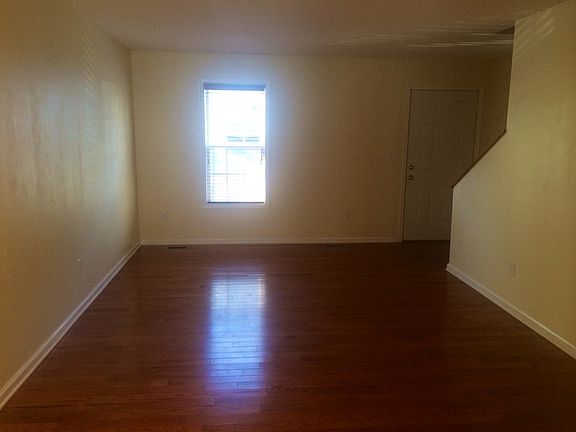 3rd image of 7 Lake Village Ct