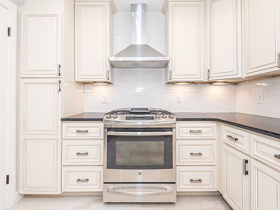 5th image of 3 Orchard Ln