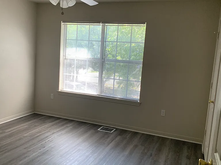 402 Veterans Ave #C — Photo 7