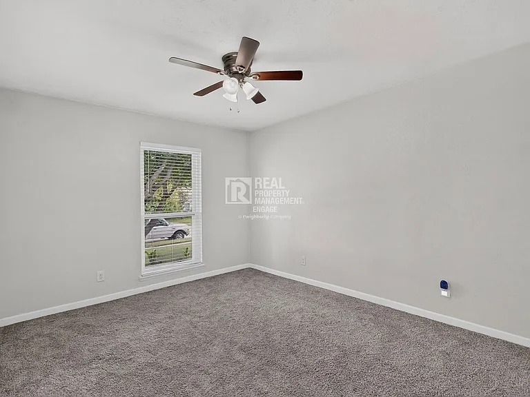 4548 Newcombe Dr — Photo 27