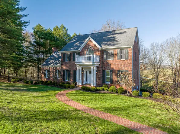 138 Sandy Ln, Richlands, VA 24641